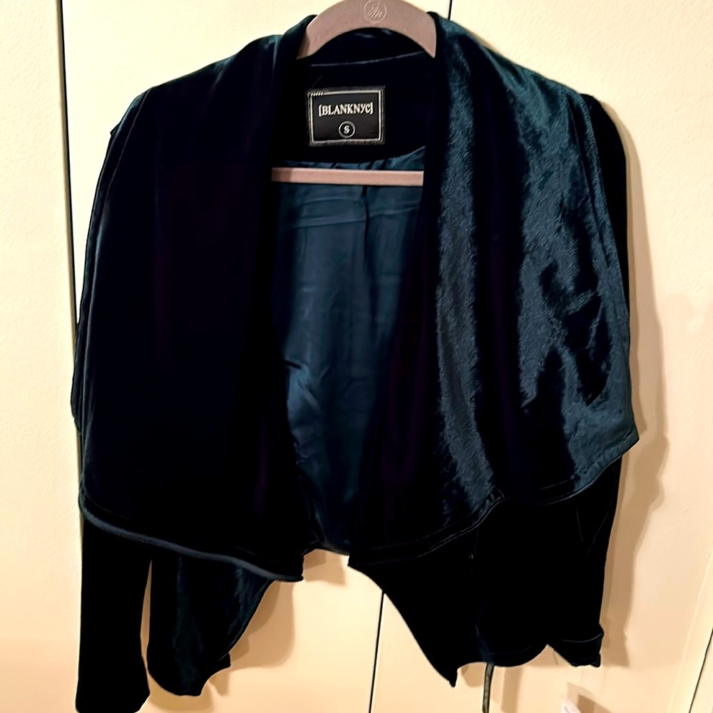Dark forest moss green shaped short jacket with wide collar and zipper - unworn